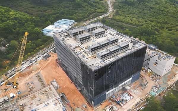 超算中心二期冲刺全面竣工--光伏幕墙施工按计划推进